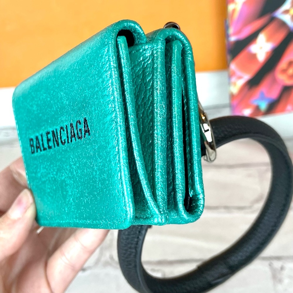 Balenciaga compact Wallet or wristlet in pearlescent green w/ bracelet keychain - Picture 10 of 16